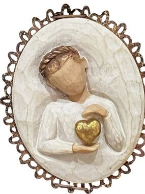 TT6 Willow Tree White Angel Plaque with Gold Heart